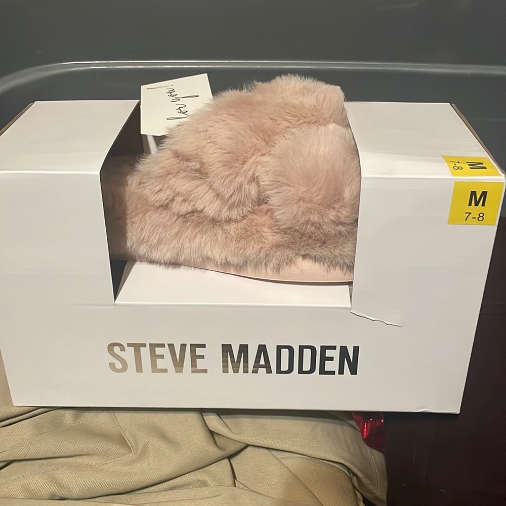 Steve Madden slippers size M 7-8